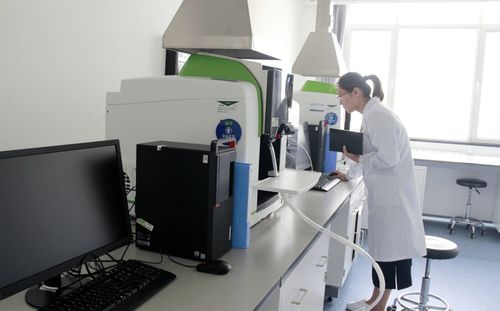 區(qū)領(lǐng)導(dǎo)到市食品藥品檢驗(yàn)檢測(cè)研究院對(duì)接調(diào)研